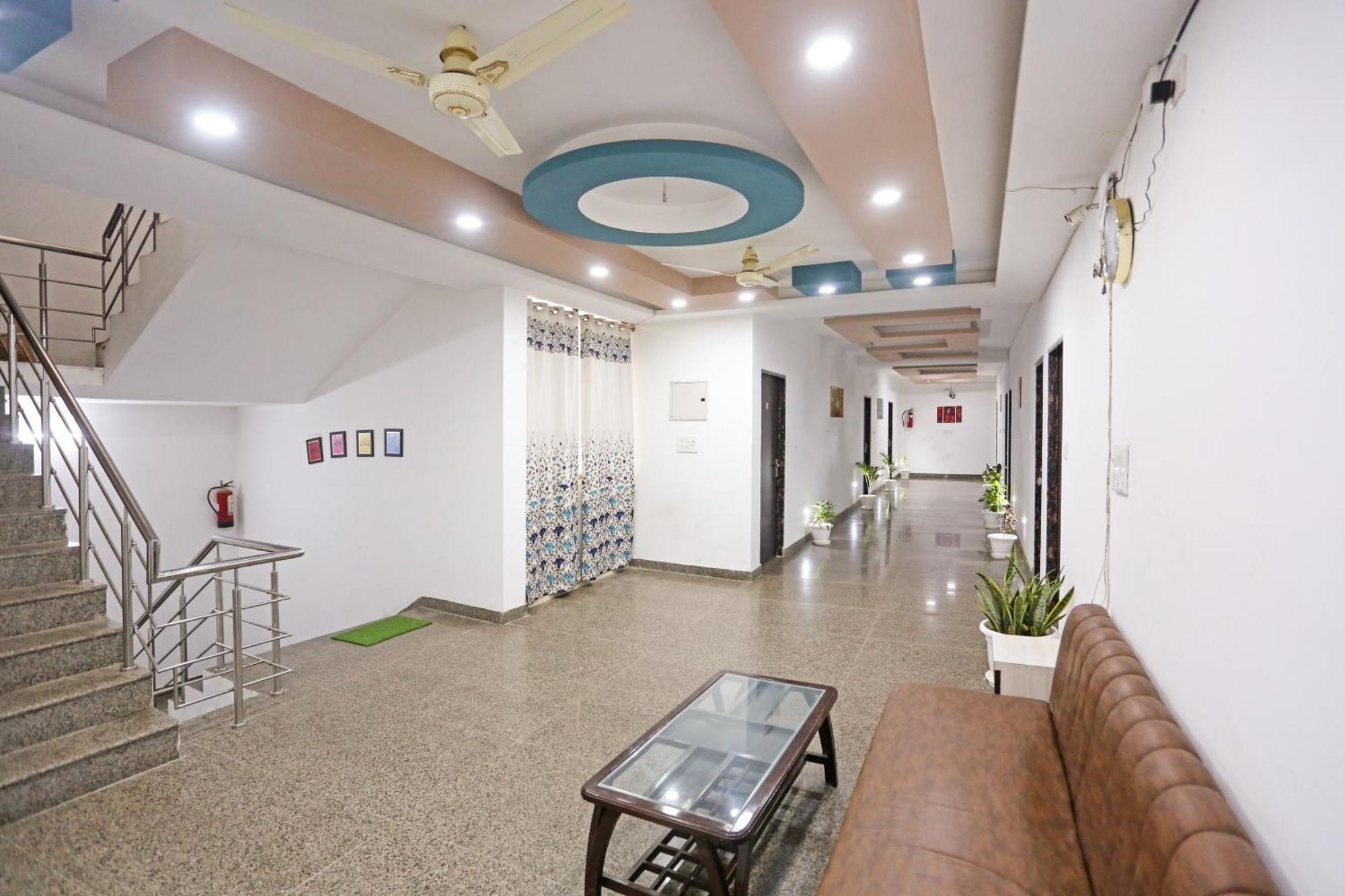 Aero Home Stay- Bed & Breakfast Нью-Дели Номер фото